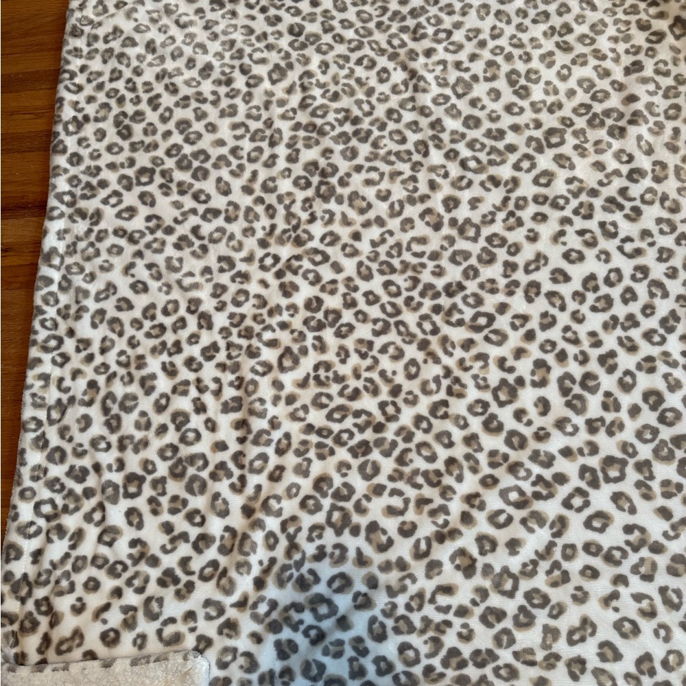 Comfort Bay Cream and Brown Leopard Throw Blanket